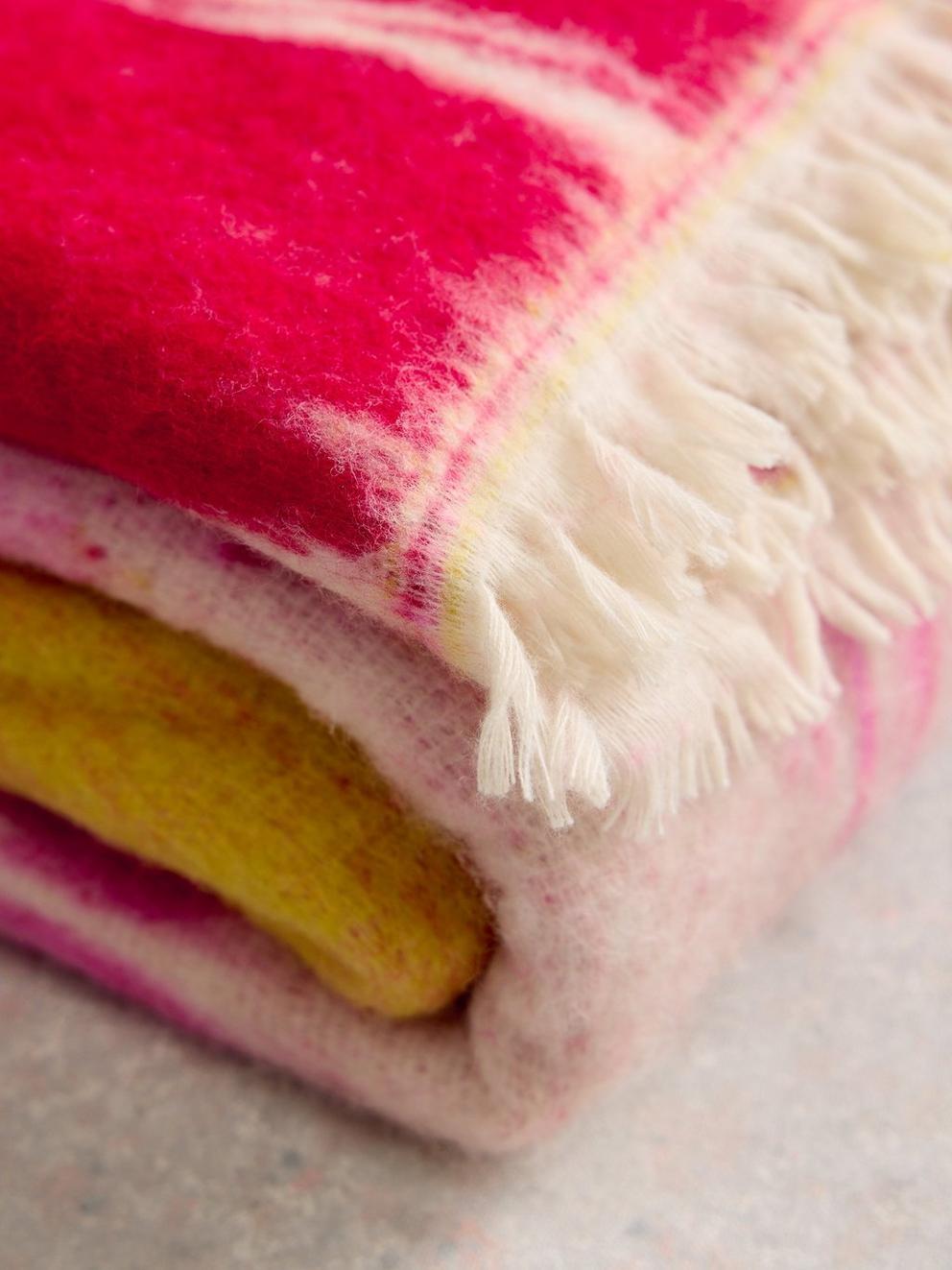 Inside Story Throw in PINK MLT - FLAT DETAIL