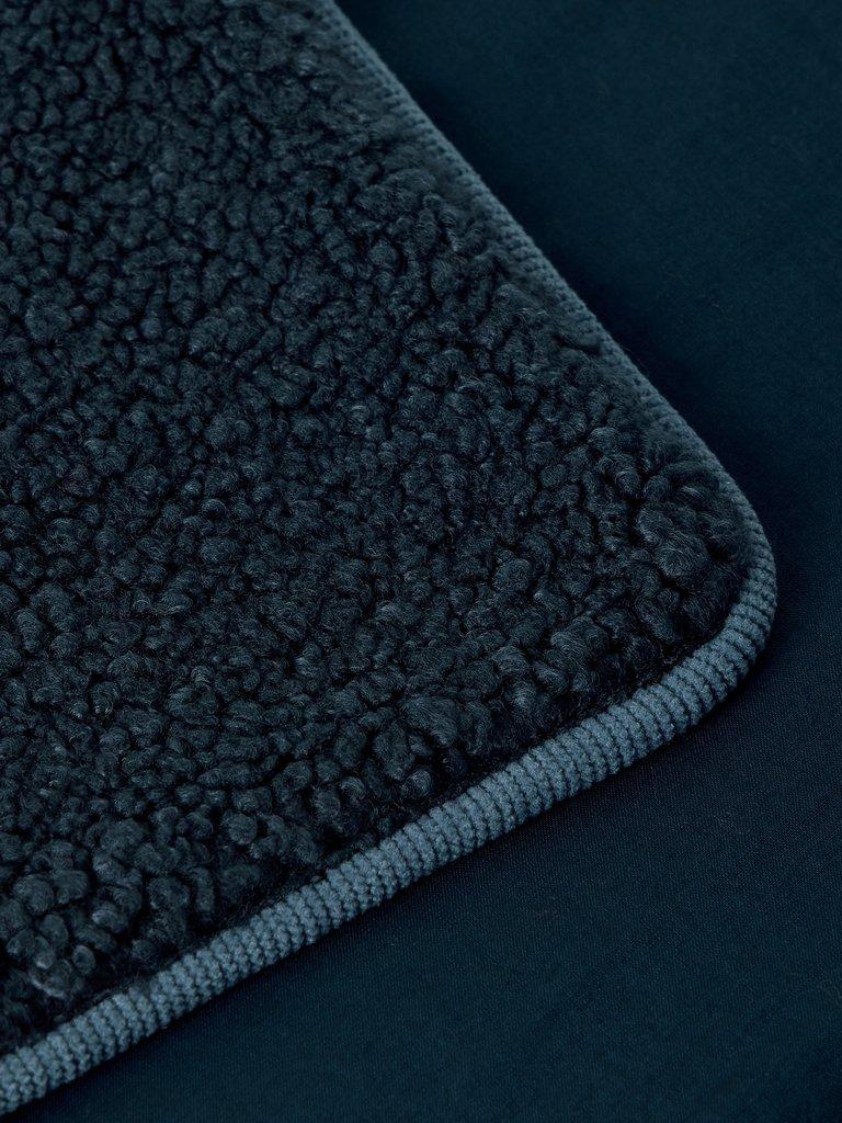 BORG SCARF in DARK NAVY - FLAT DETAIL