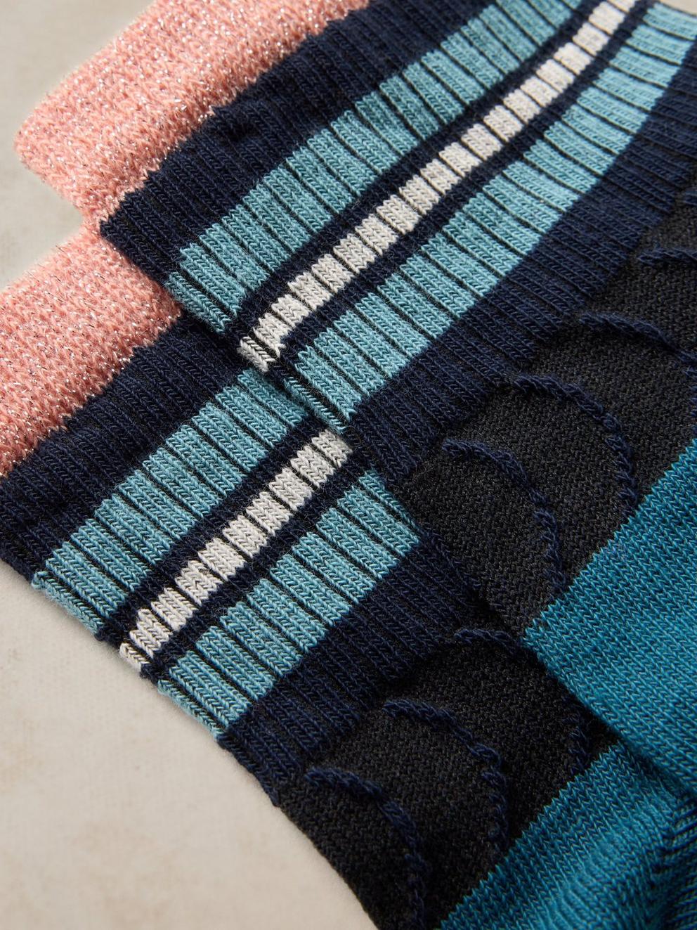 TEXTURE SPORTY ANKLE SOCK in NAVY MULTI | White Stuff EU