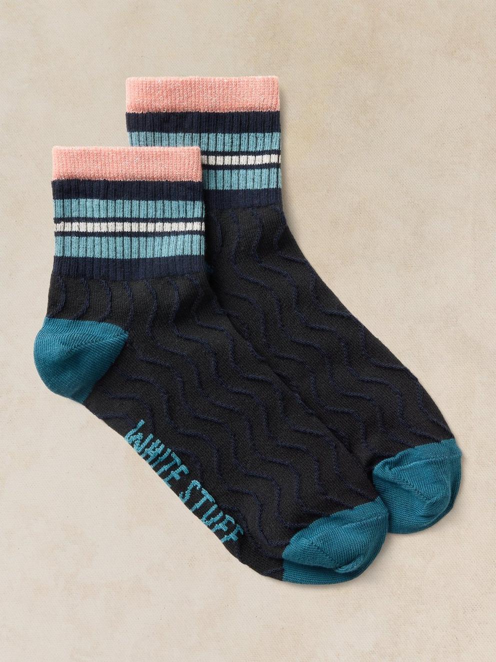 TEXTURE SPORTY ANKLE SOCK in NAVY MULTI | White Stuff EU
