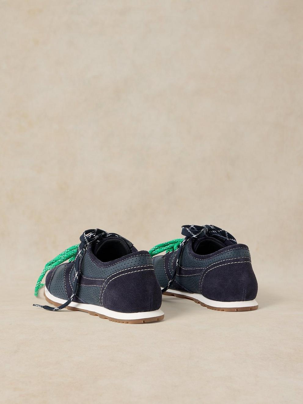 QUINN TRAINER in DARK NAVY - FLAT BACK