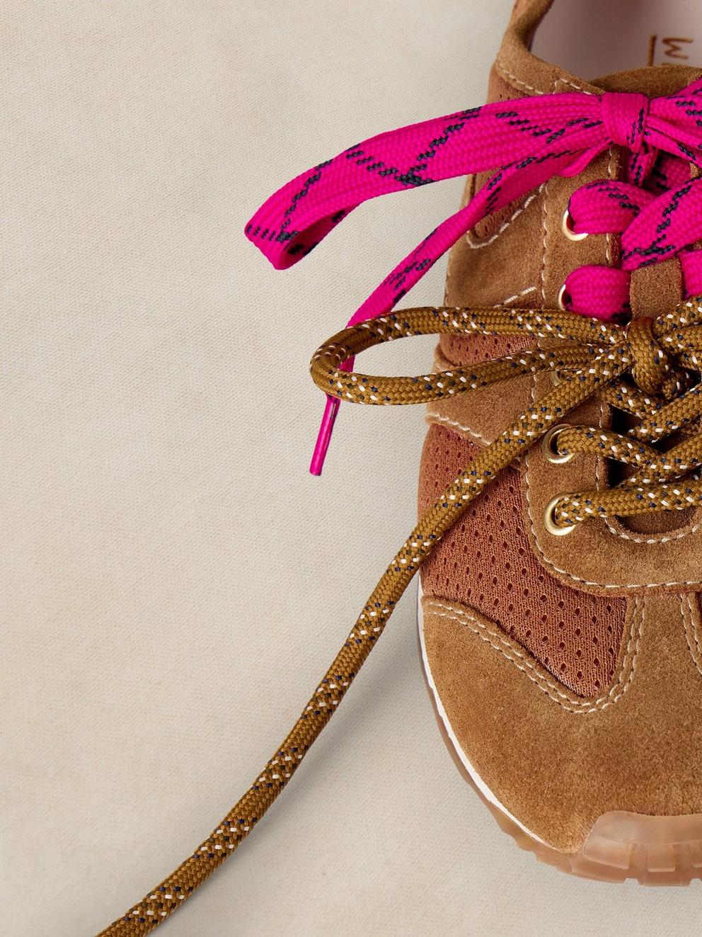 QUINN TRAINER in MID TAN - FLAT DETAIL