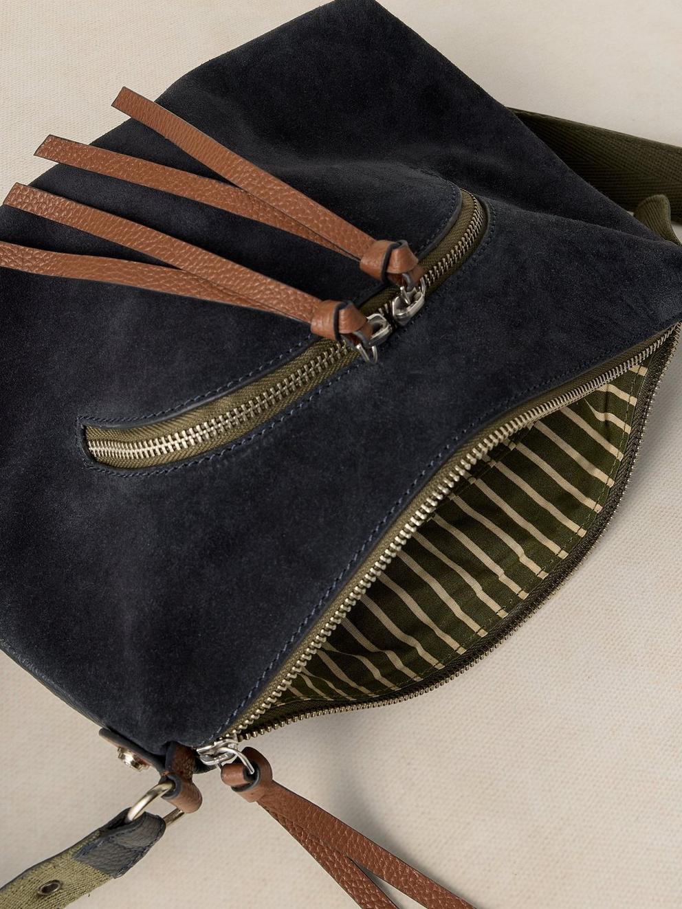 HOLLIE CROSSBODY BAG in DARK NAVY - FLAT DETAIL