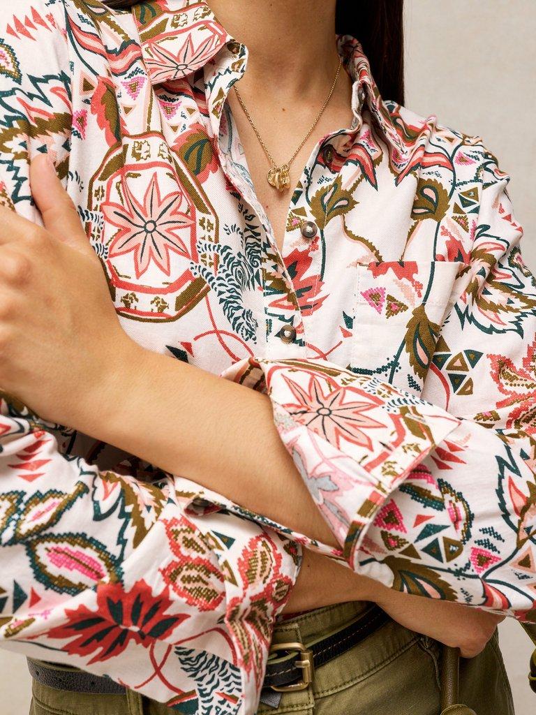 LIBBY PRINTED SHIRT in IVORY PR - MODEL DETAIL