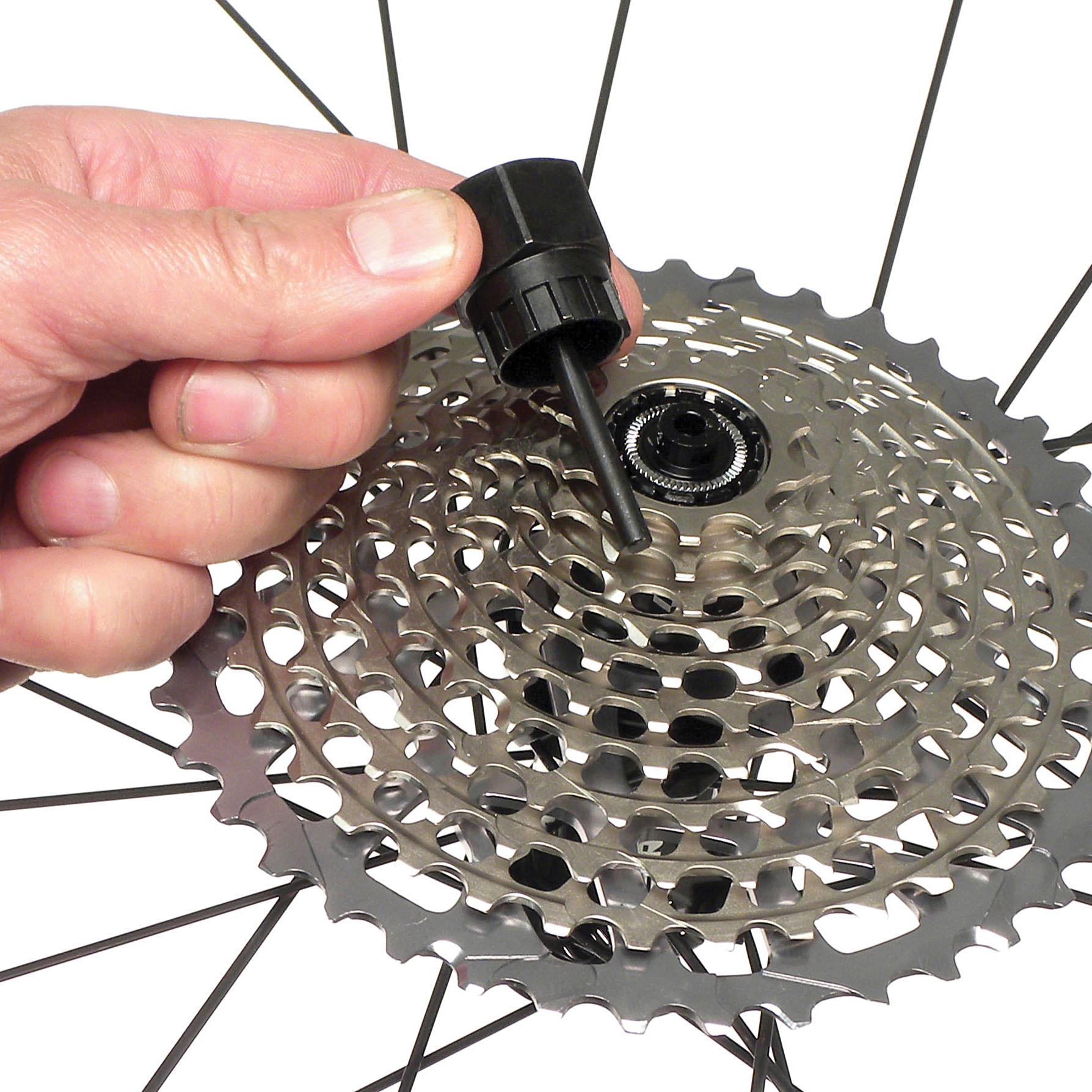 Разбор заднего колеса скоростного велосипеда стелс. Как разобрать велосипедную трещетку. Как заменить кассету на велосипеде. Редуктор для велосипеда. Кассета заднего колеса велосипеда шимано.