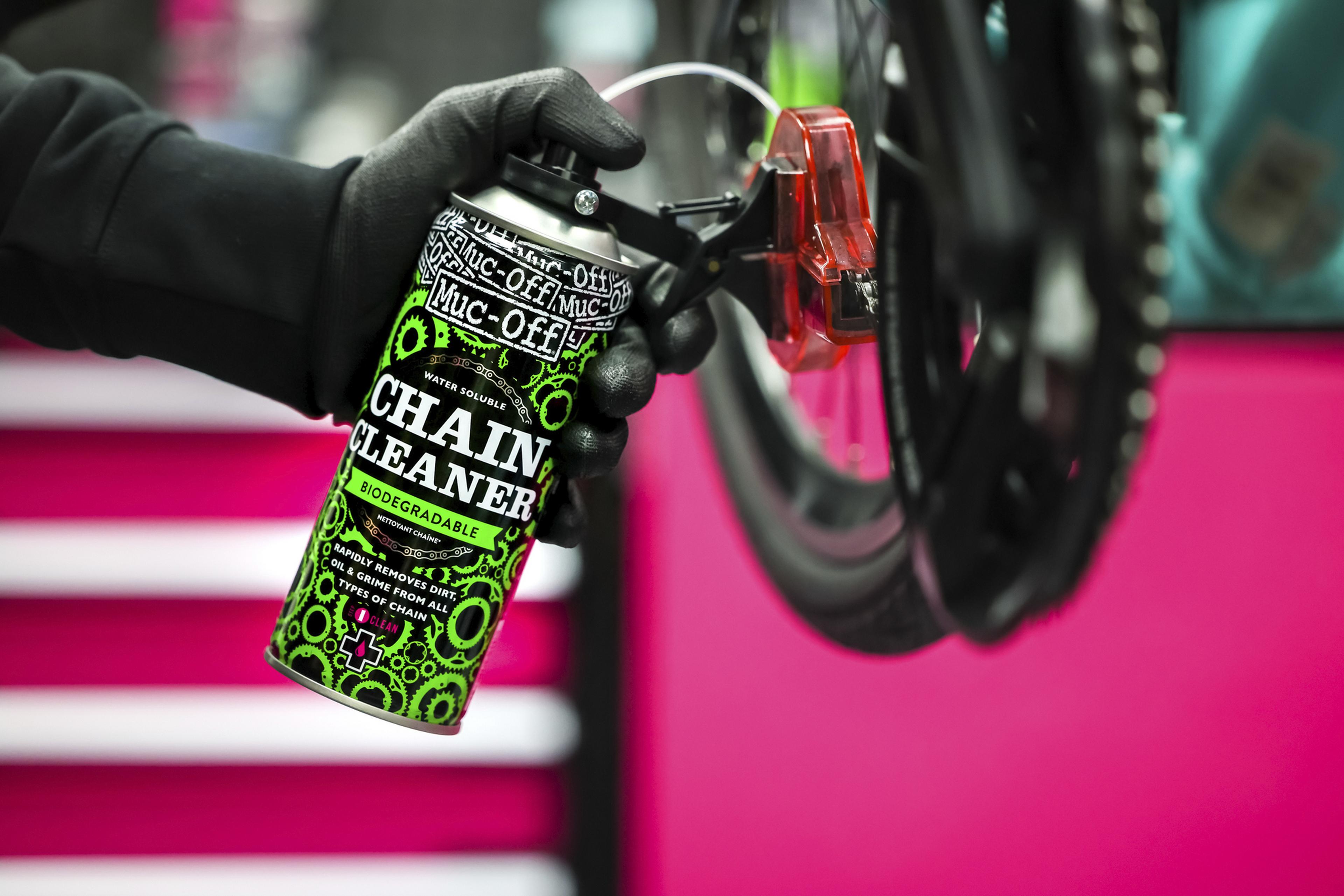 Muc-Off Chain Cleaning Device Chain Doc with Chain Cleaner Liquid