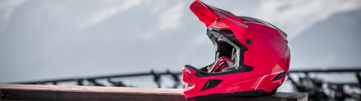 Red 2025 mtb helmet