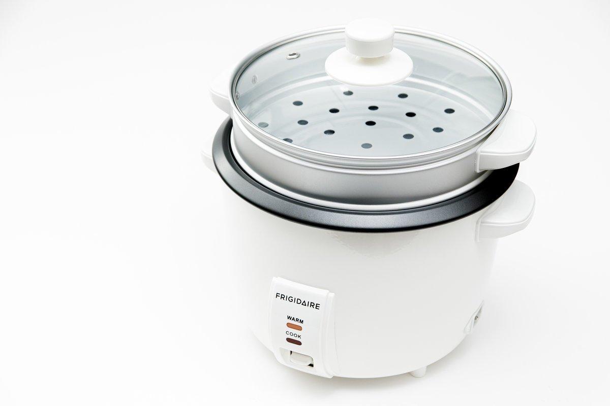 Frigidaire Rice Cooker with Steamer, 1000W, 2.8L, FD8028S - White