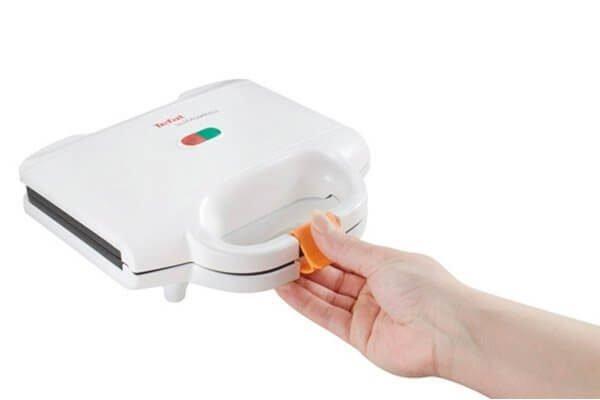 صانعة الساندويتش بقوة ٧٠٠ واط من تيفال - أبيض (SM157042)