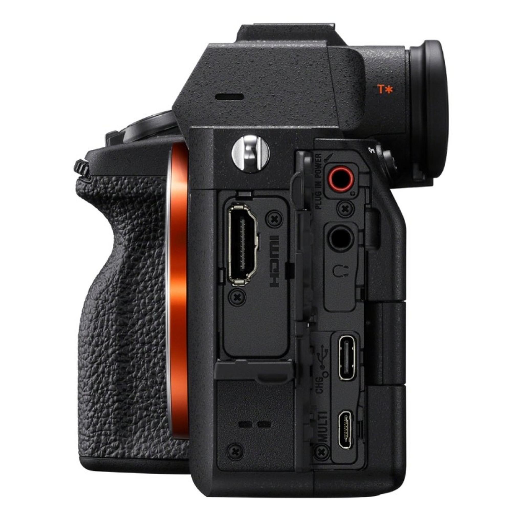 كاميرا سوني ألفا اي 7 IV الهجينة ذات الإطار الكامل مع عدسة FE مقاس 28-70 مم