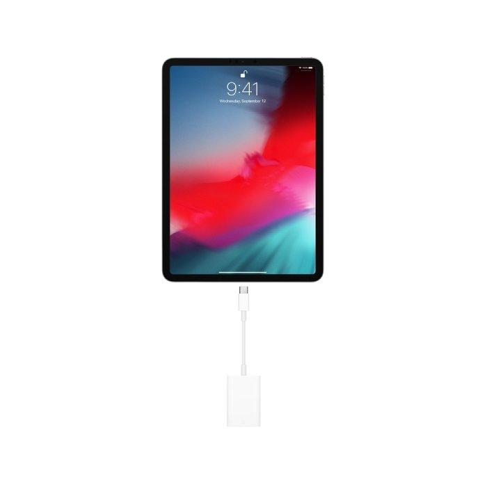 قاريء بطاقة الكاميرا إس دي بطرف يو إس بي من النوع سي من أبل - (MUFG2ZM/A)