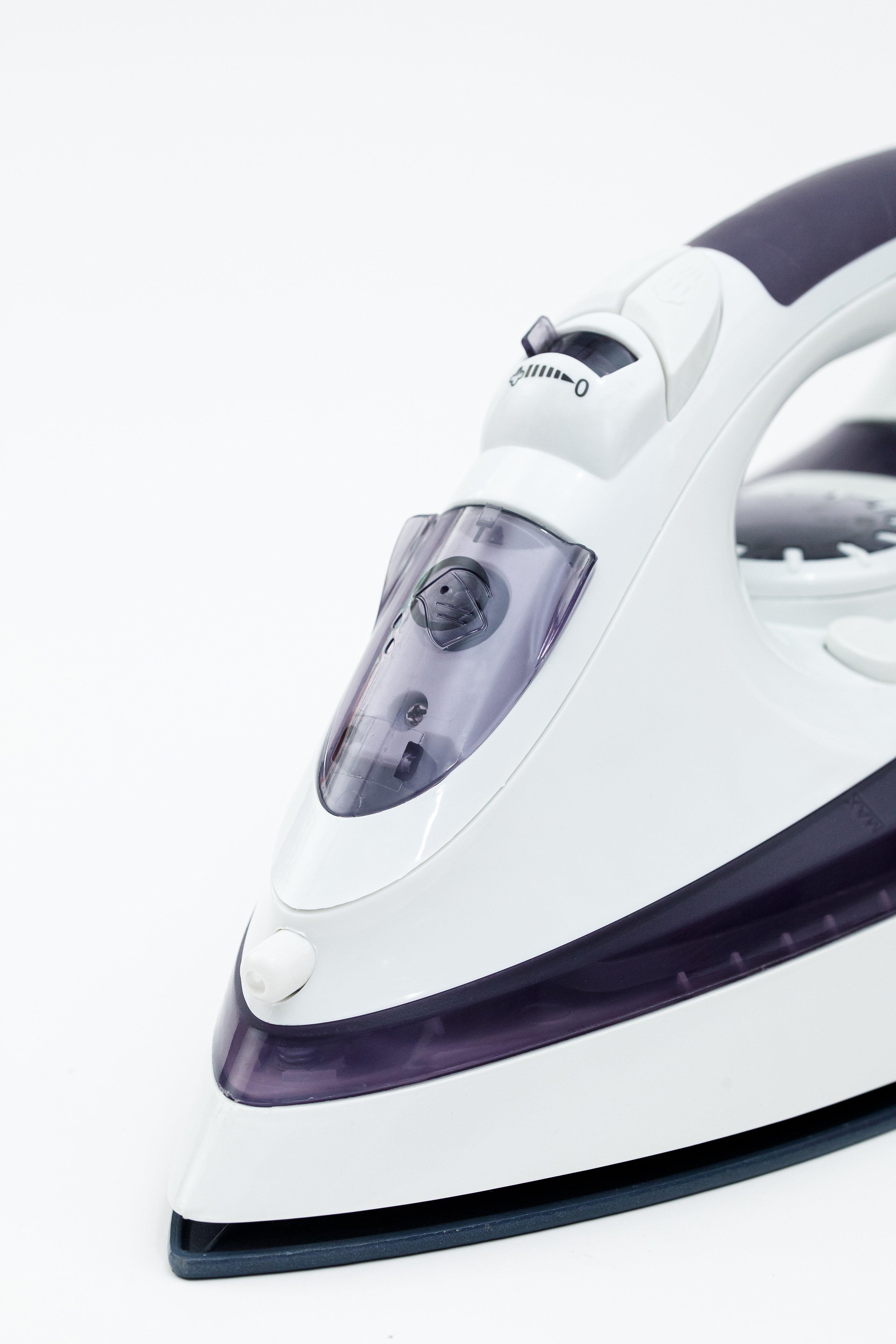 Frigidaire 1800W 350ml Steam Iron (FD1124) – Purple