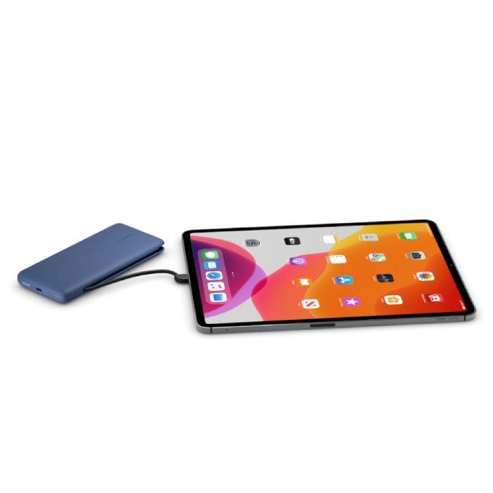 بطارية شحن خارجية سعة 10000 مللي أمبير مع كابلات يو اس بي -سي + لايتنينج مدمجة من بلكين - ازرق