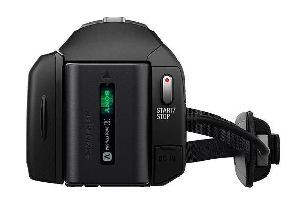 كاميرا الفيديو المحمولة كاملة الوضوح من سوني - سعة تخزين ٣٢ جيجابايت وبروجيكتور مدمج (HDR-PJ675)