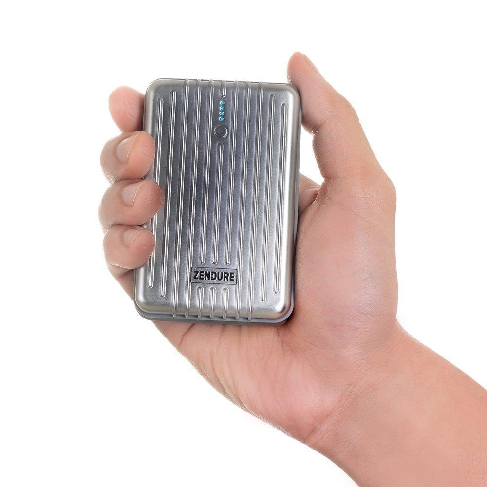 بطارية الشحن الخارجية زندور اي ٣ بقوة ١٠,٠٠٠ ملي أمبير – فضي