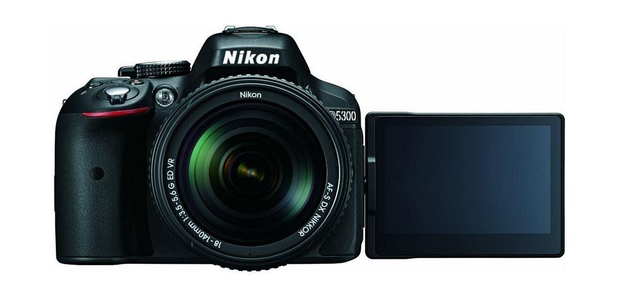 كاميرا نيكون D5300 الرقمية بعدسة عاكسة DSLR + عدسة تقريب 18-140 ملم