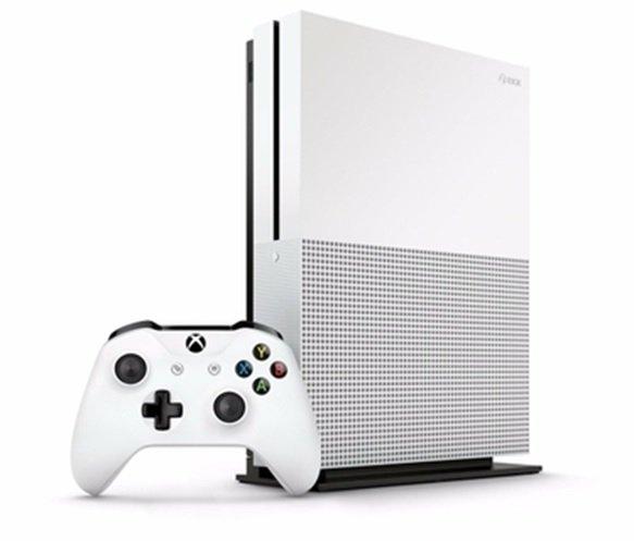 Xbox One S 1TB Console With 2 Controller + FIFA 19: Xbox One Game