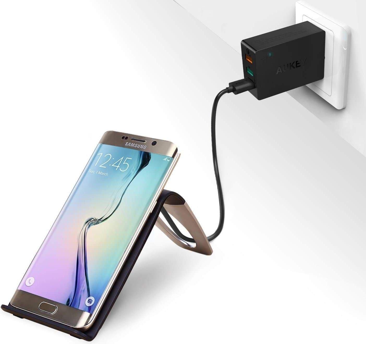 Aukey Wireless Charging Stand (LCC1) - Black