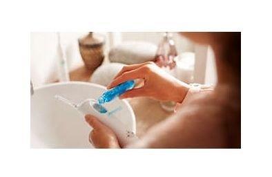 مضخة تنظيف الأسنان فيليبس سونيكير برو + فوهات التنظيف الإصدار الثالث