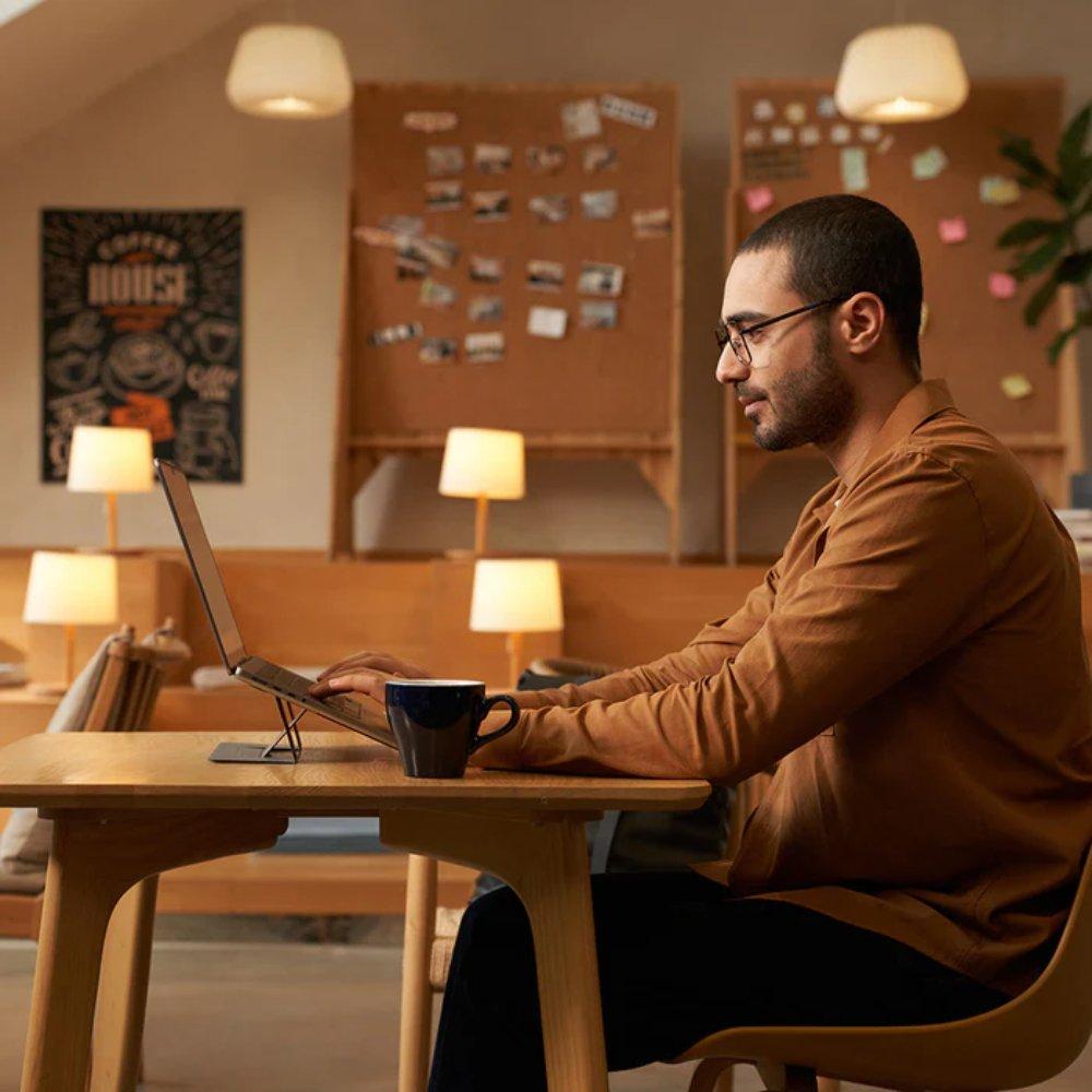 حامل لابتوب موفت مقاس 11.6-16 بوصة - أسود