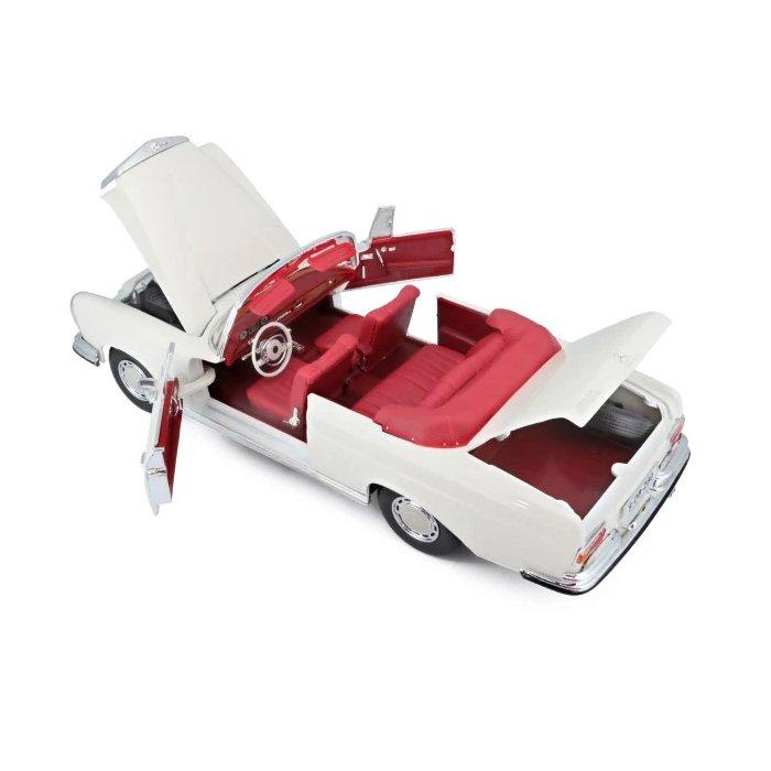 Maisto 1:18 Scale Mercedes-Benz 280SE Cabrio 1967 Car – Cream