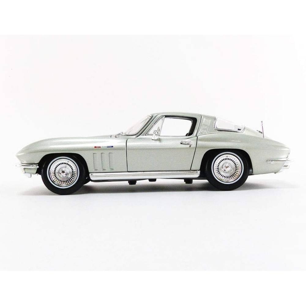 Maisto 1:18 Scale 1965 Chevrolet Corvette Car, 31640SL- Silver