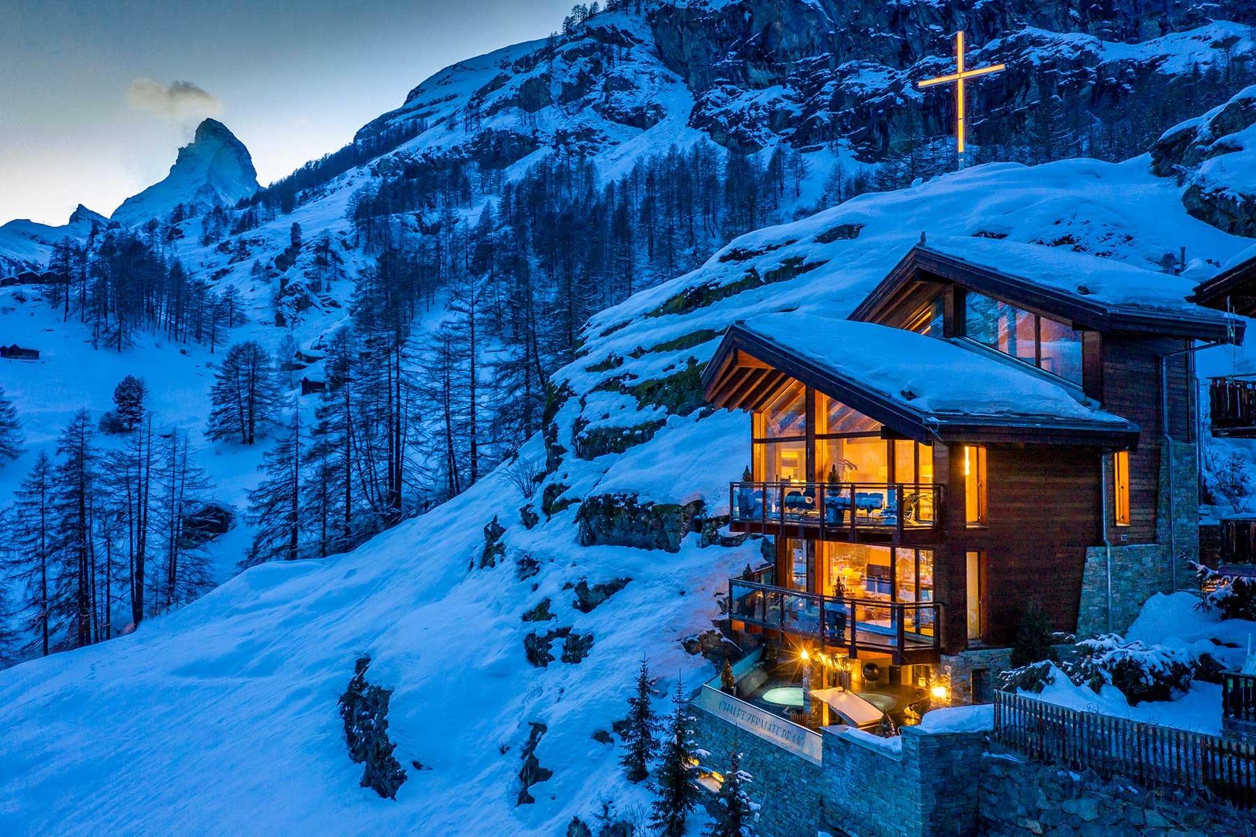 Chalet Zermatt Peak als bestes Schweizer sowie weltbestes Ski Chalet 2023 ausgezeichnet
