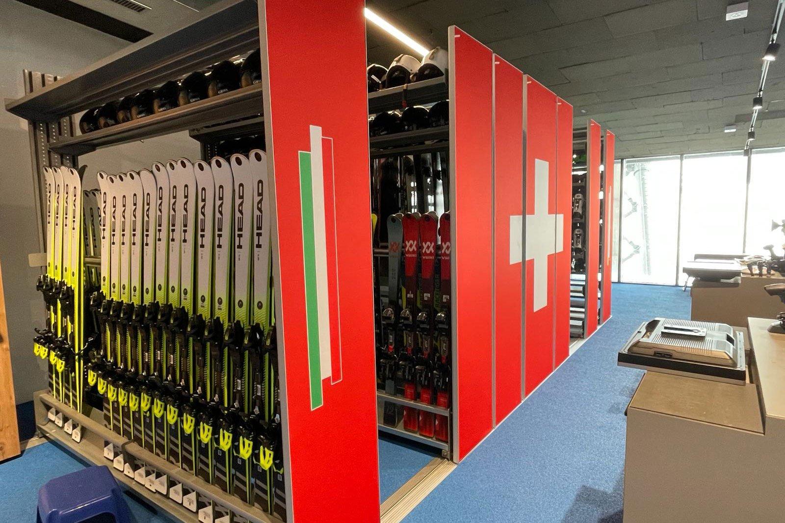 The fascination of skiing with the ZERMATTERS in the snowXperience shop and park on Testa Grigia