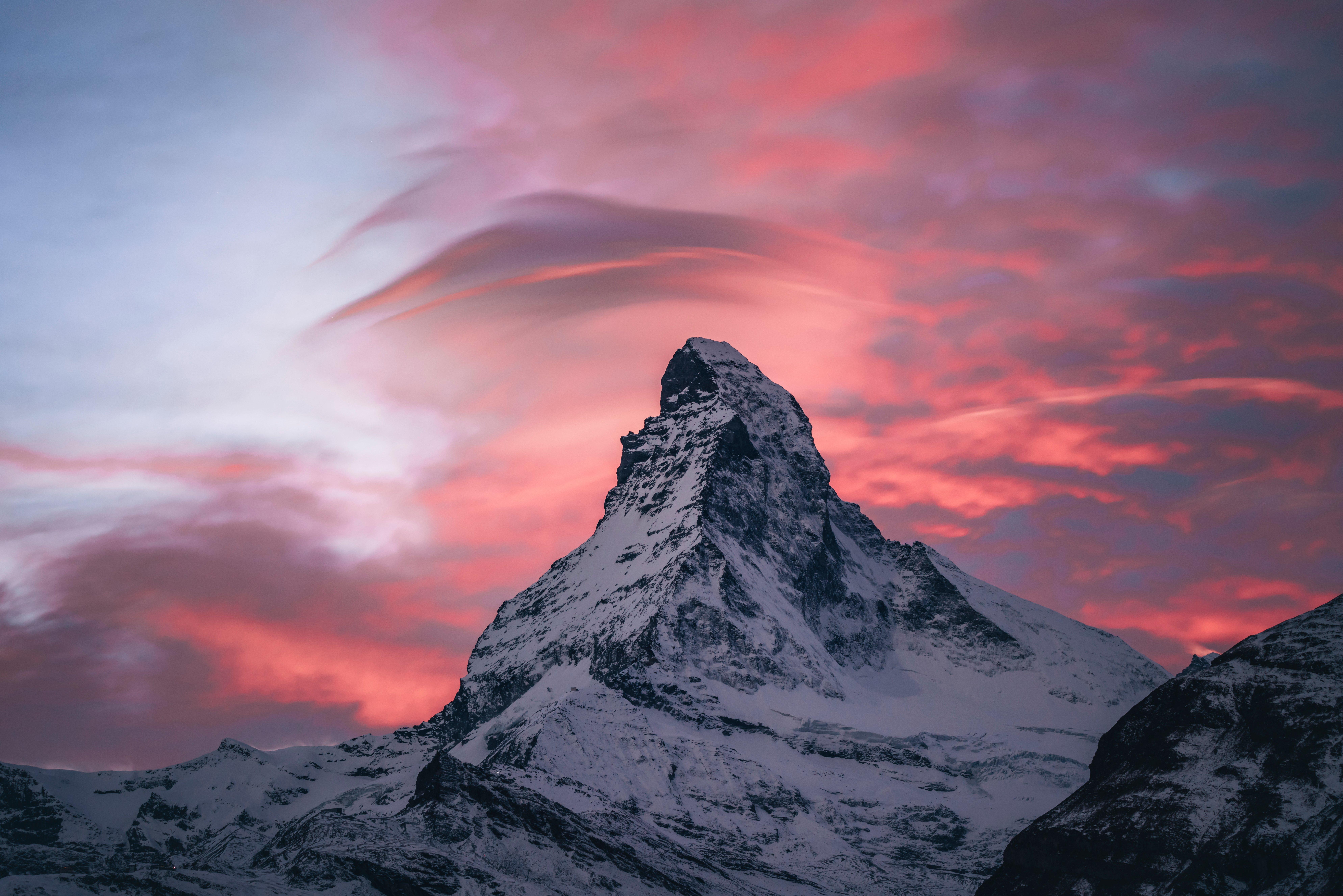 L’éclat des cristaux: Lumi apporte des couleurs à l’hiver zermattois