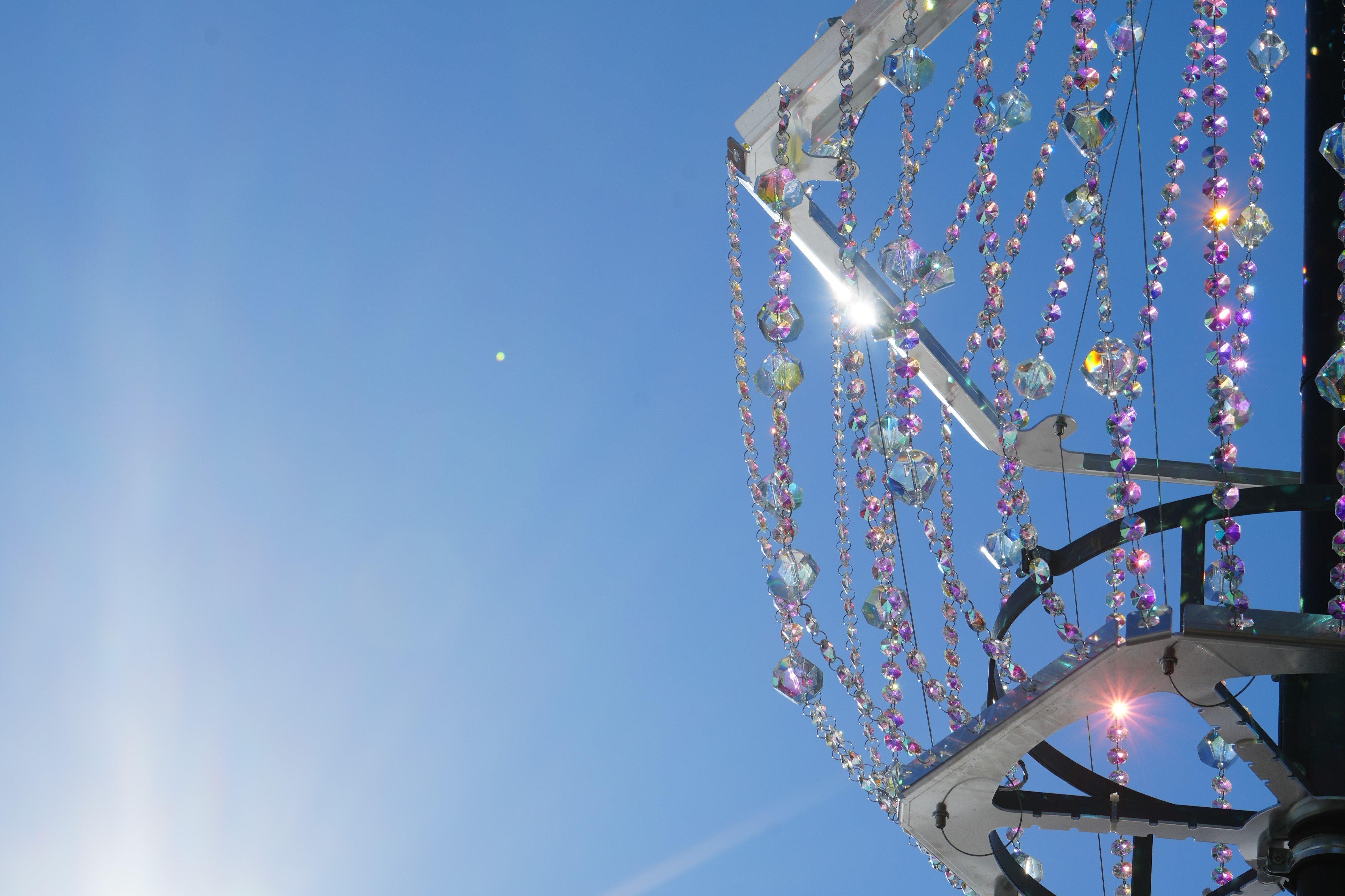 L’éclat des cristaux: Lumi apporte des couleurs à l’hiver zermattois