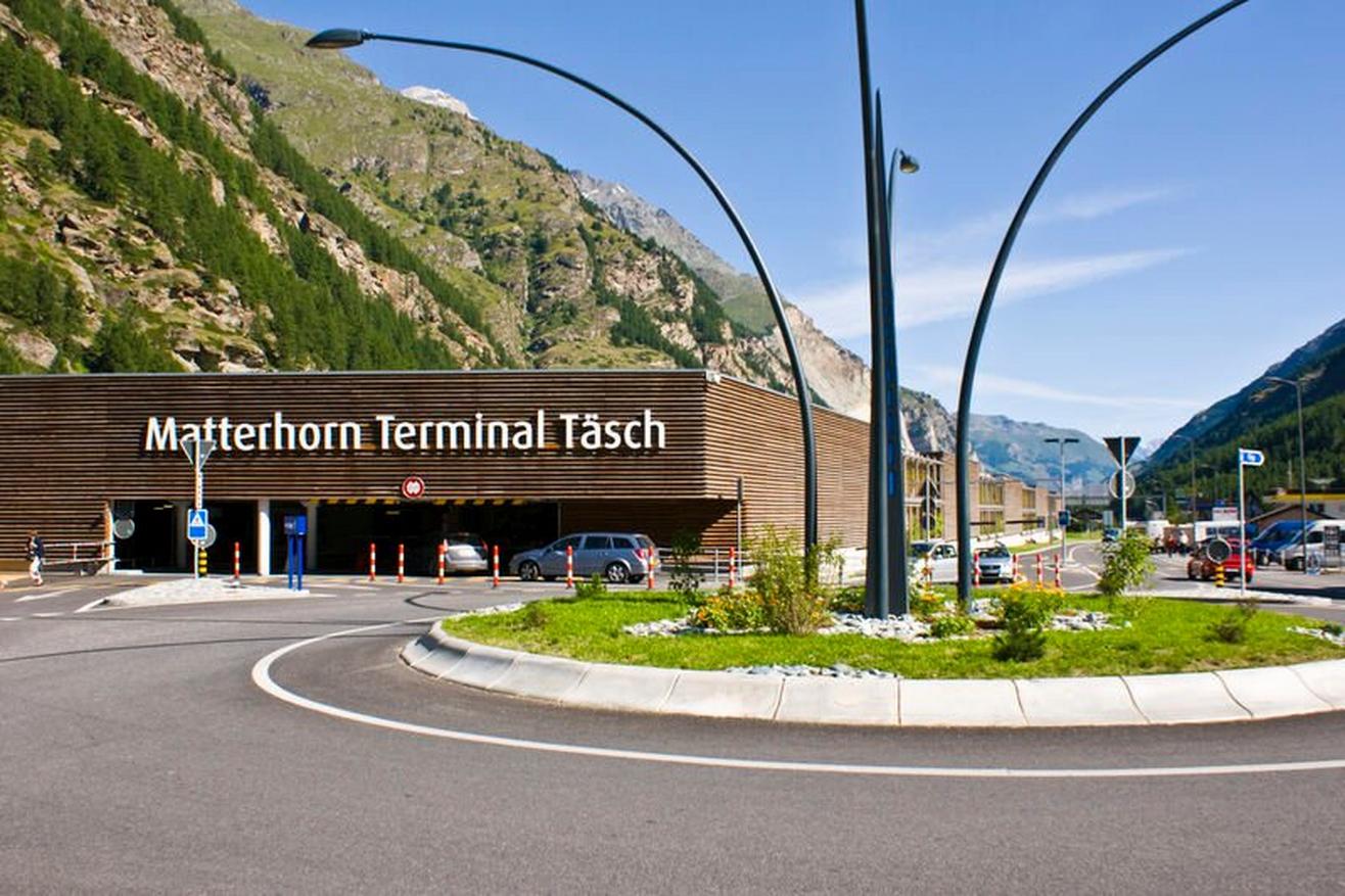 Parking & transfer by train