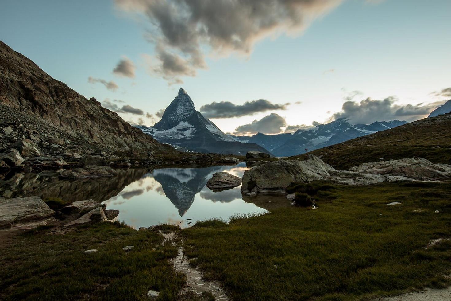 Discover the glittering mountain lakes of Zermatt