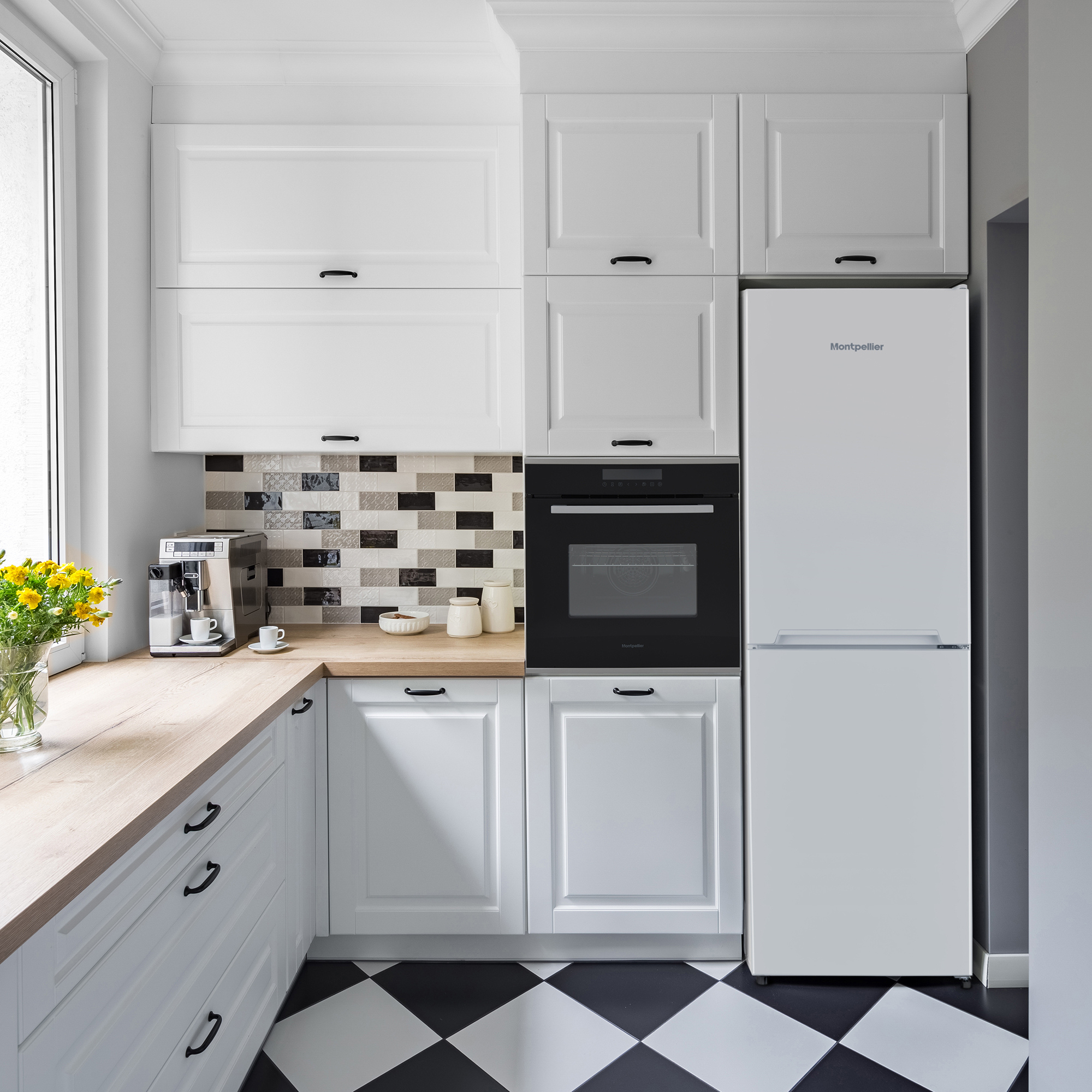 Montpellier MLF1770EWWD 54cm 50/50 Low Frost Fridge Freezer - White