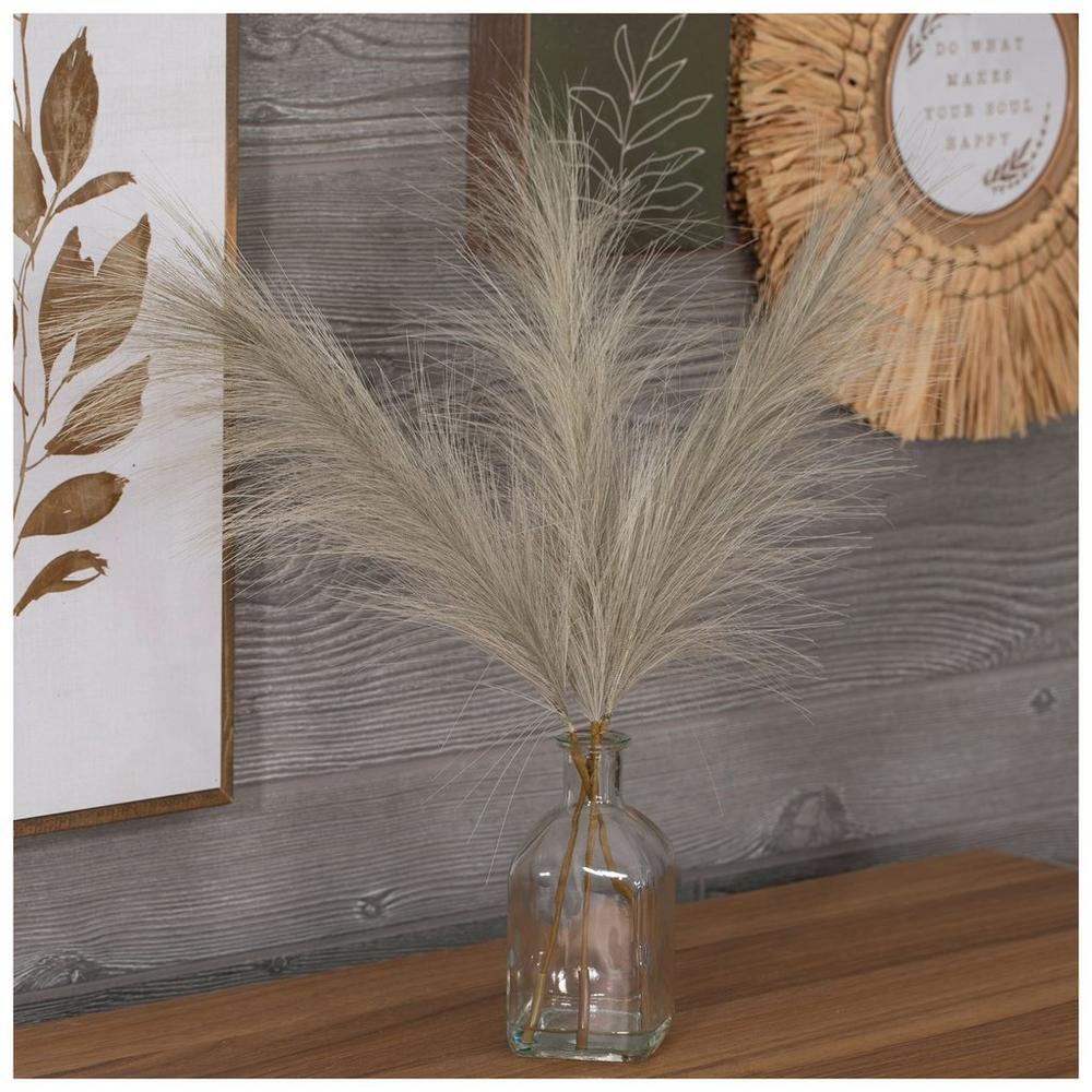 Light Brown Pampas Grass In Glass Vase