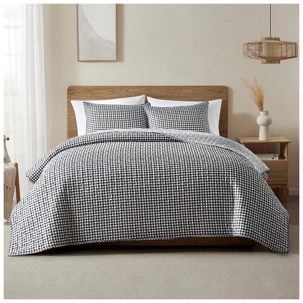 Black and White Gingham Quilt Set