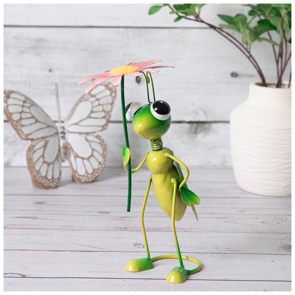 Grasshopper Holding Daisy Umbrella | Hobby Lobby | 306404545