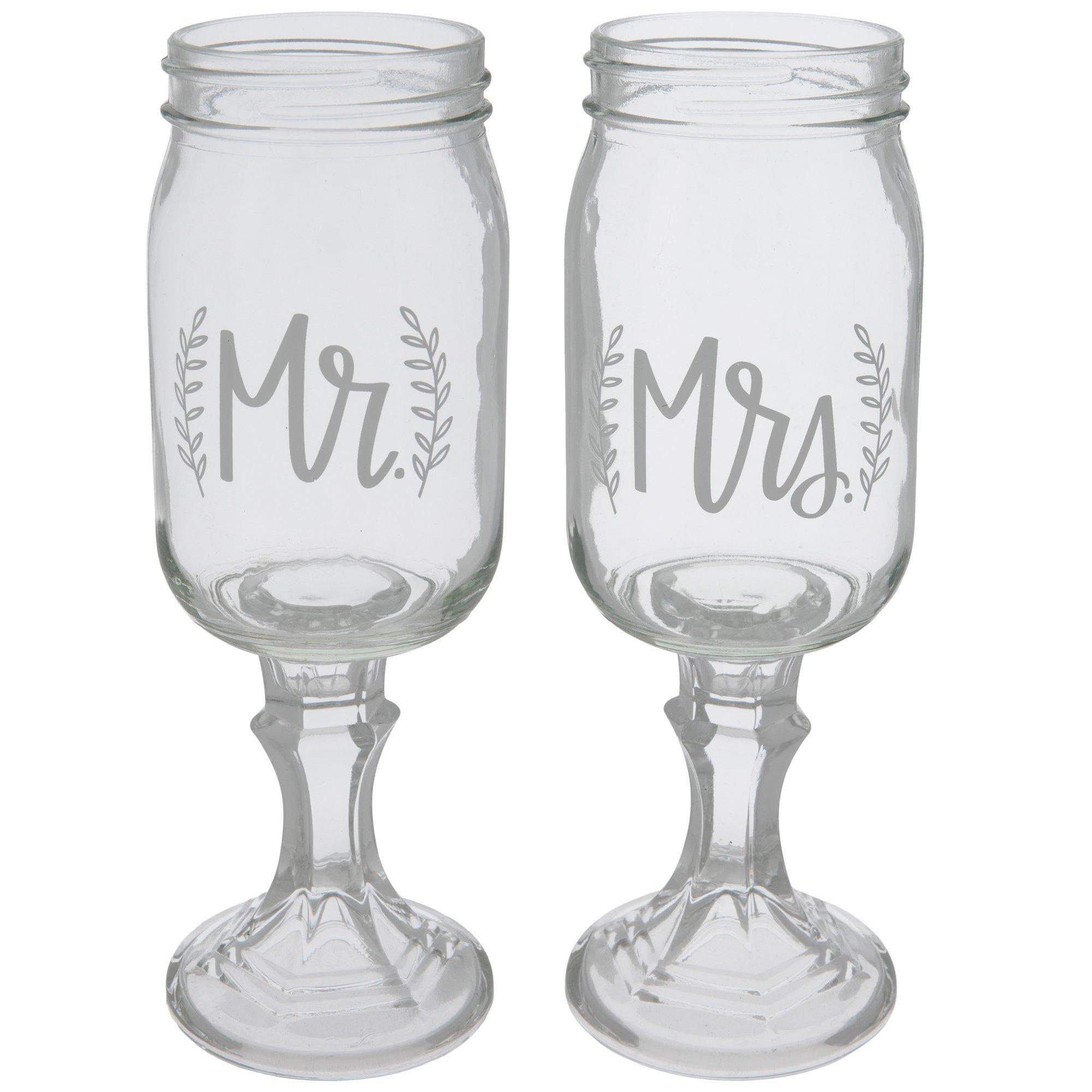 His and hers mason jar wine glasses for toasts at wedding
