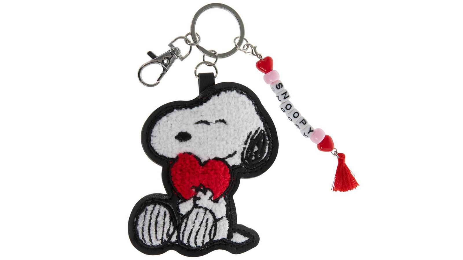 SNOOPY*◡̈⃝ Snoopy & Heart Chenille Keychain | Hobby Lobby | 6363923
