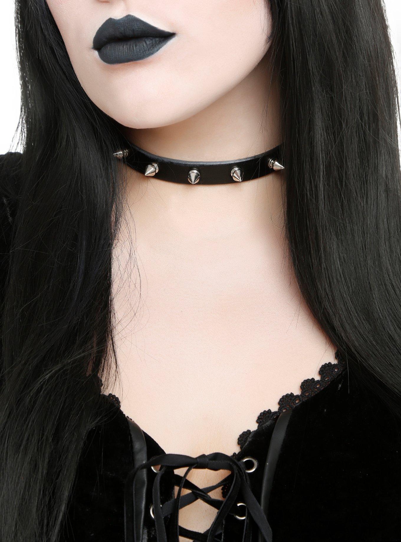 Black spiked outlet collar