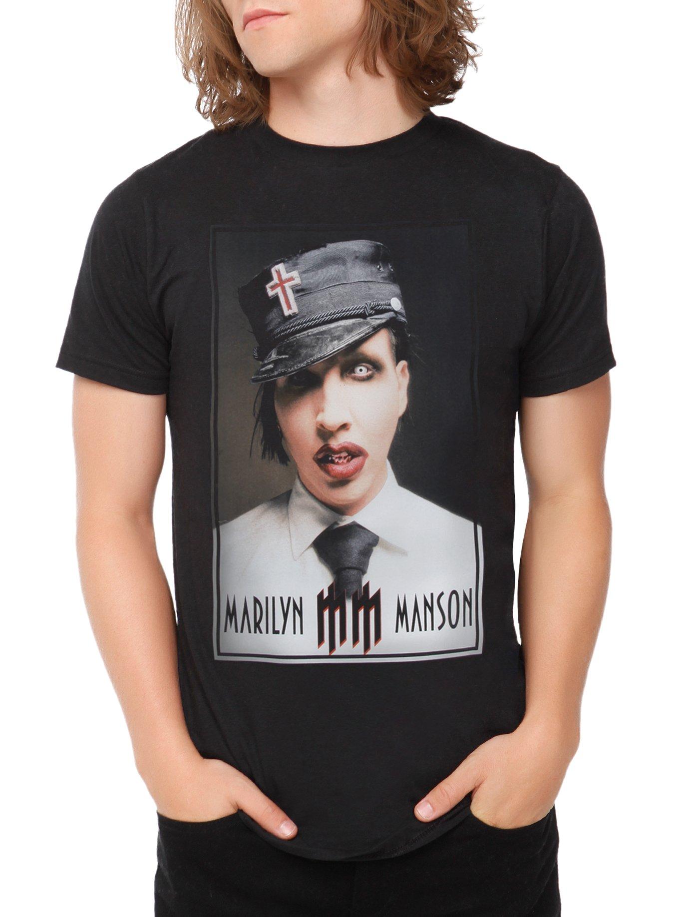 Прикольный мерч. Marilyn Manson мерч. Marilyn Manson мерч майка. Marilyn Manson футболка мерч. Футболка группа Мэрилин мэнсон.