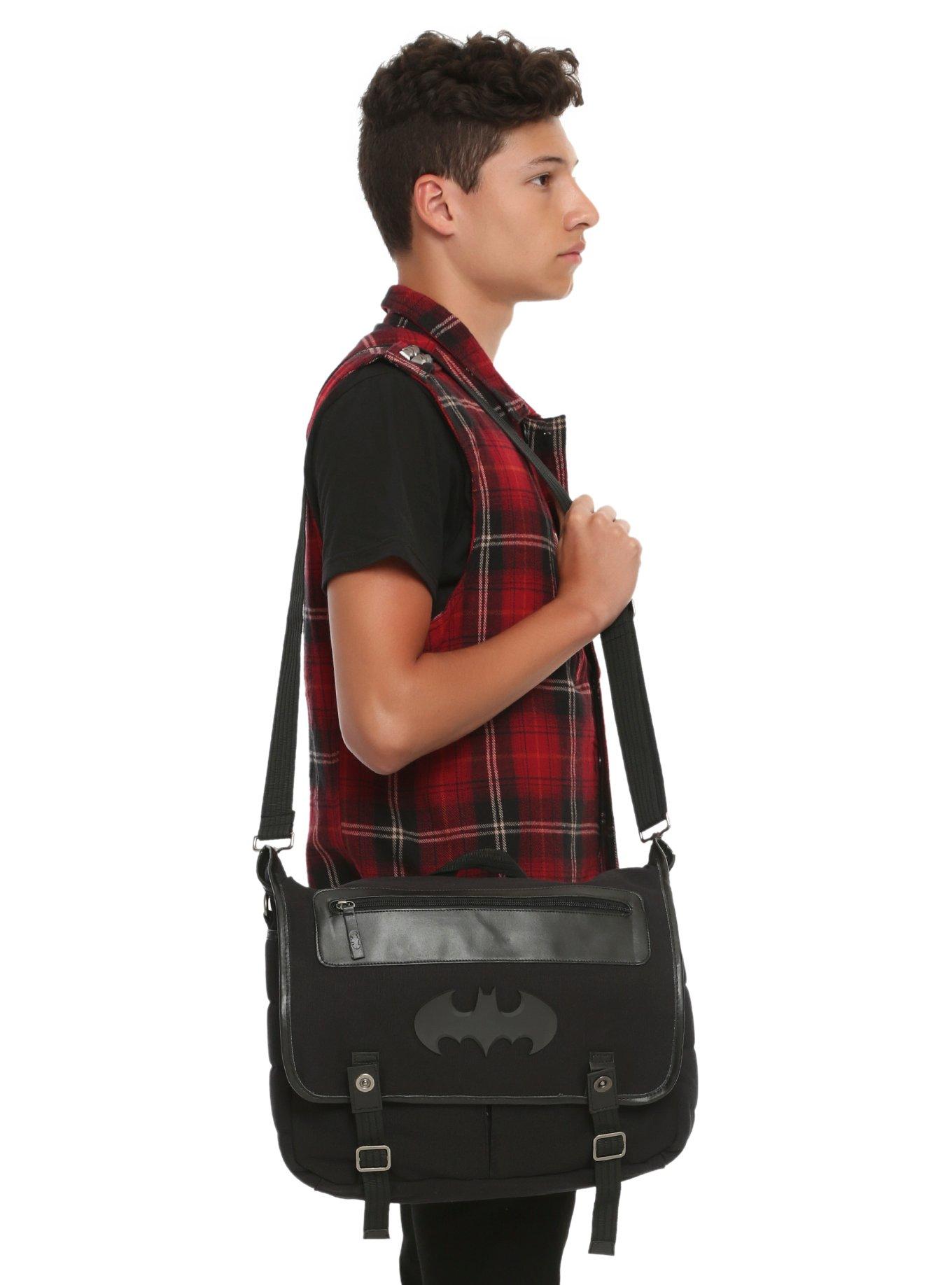 Hot topic messenger 2025 bag