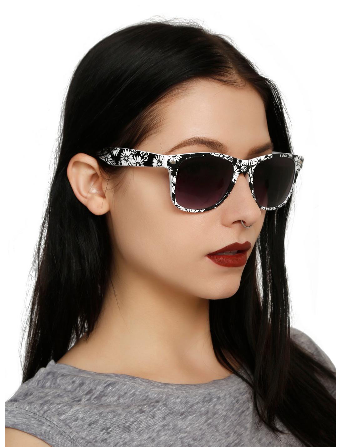Black and White Daisy Retro Sunglasses, , hi-res