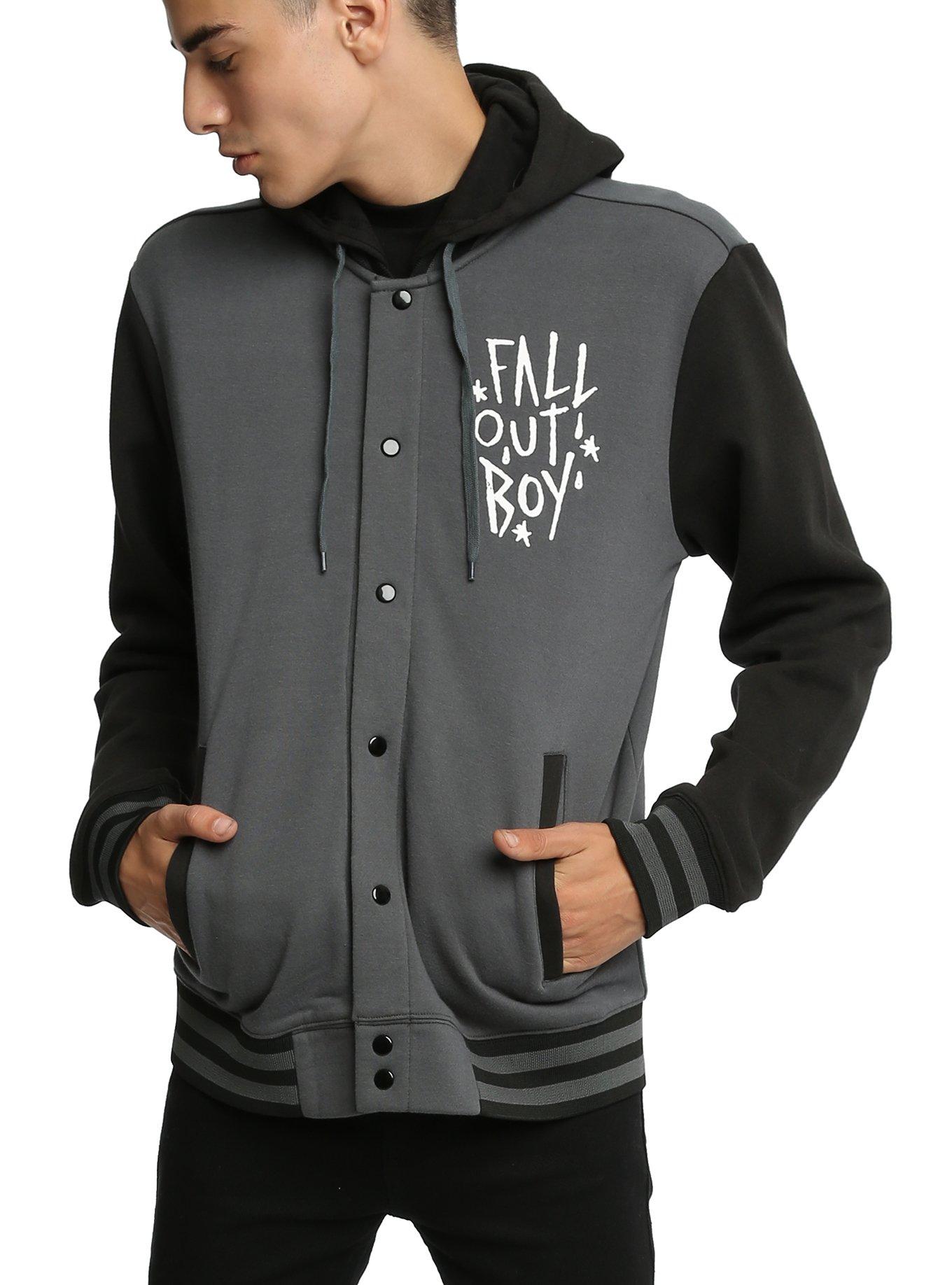 Fall jackets. Толстовка в университетском стиле. Университетская кофта. Куртка Fall out boy. Свитшот Skull boy.