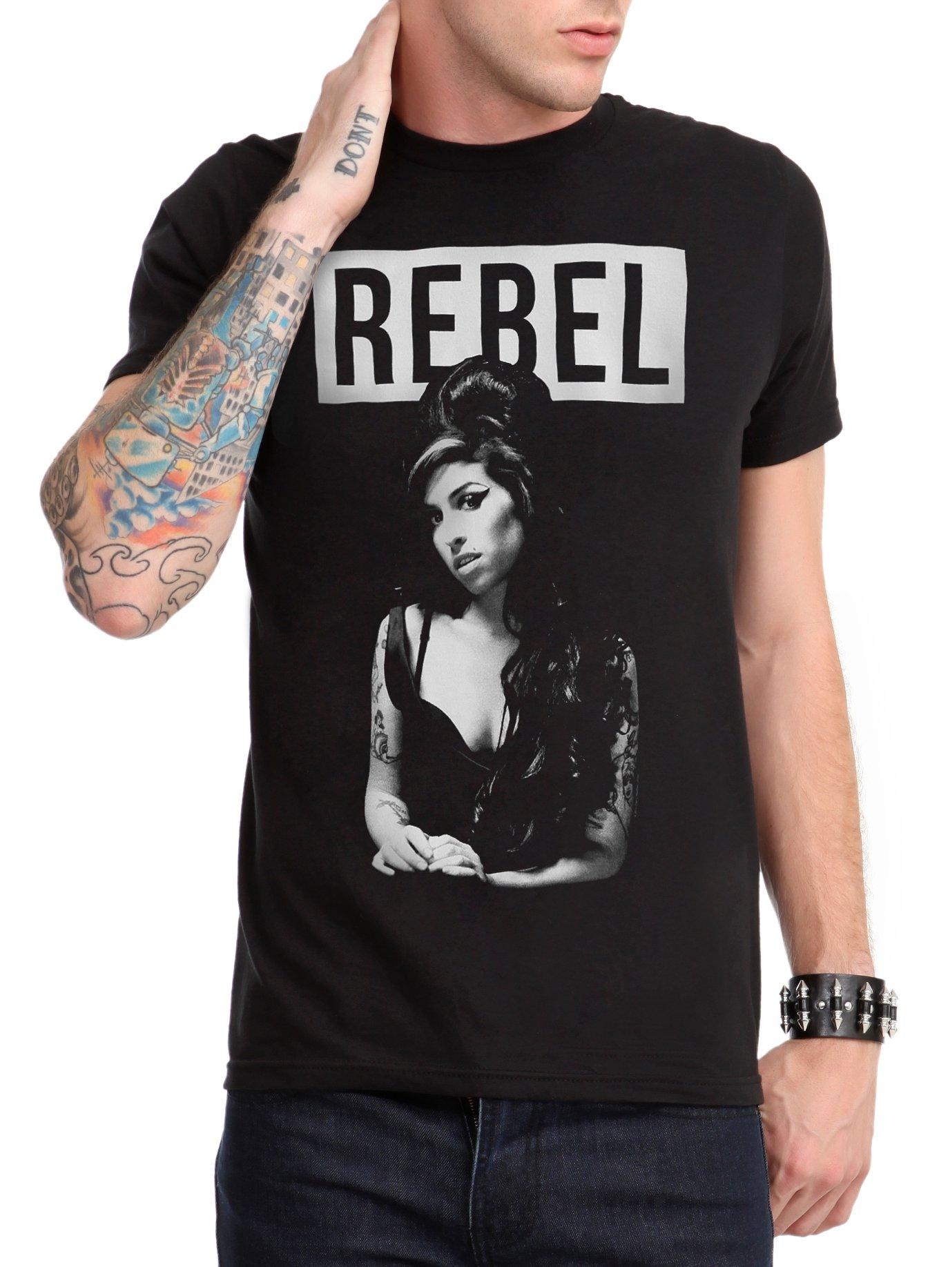 Amy winehouse t 2025 shirt hot topic