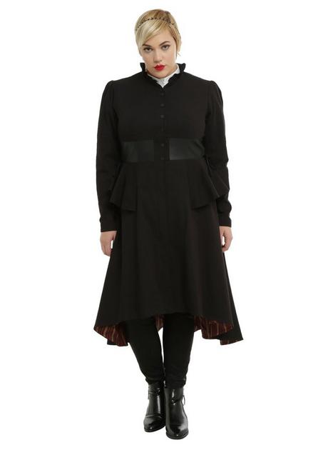 Hugh Laurie Tom Hiddleston The Night Manager Sbs On Demand Disney