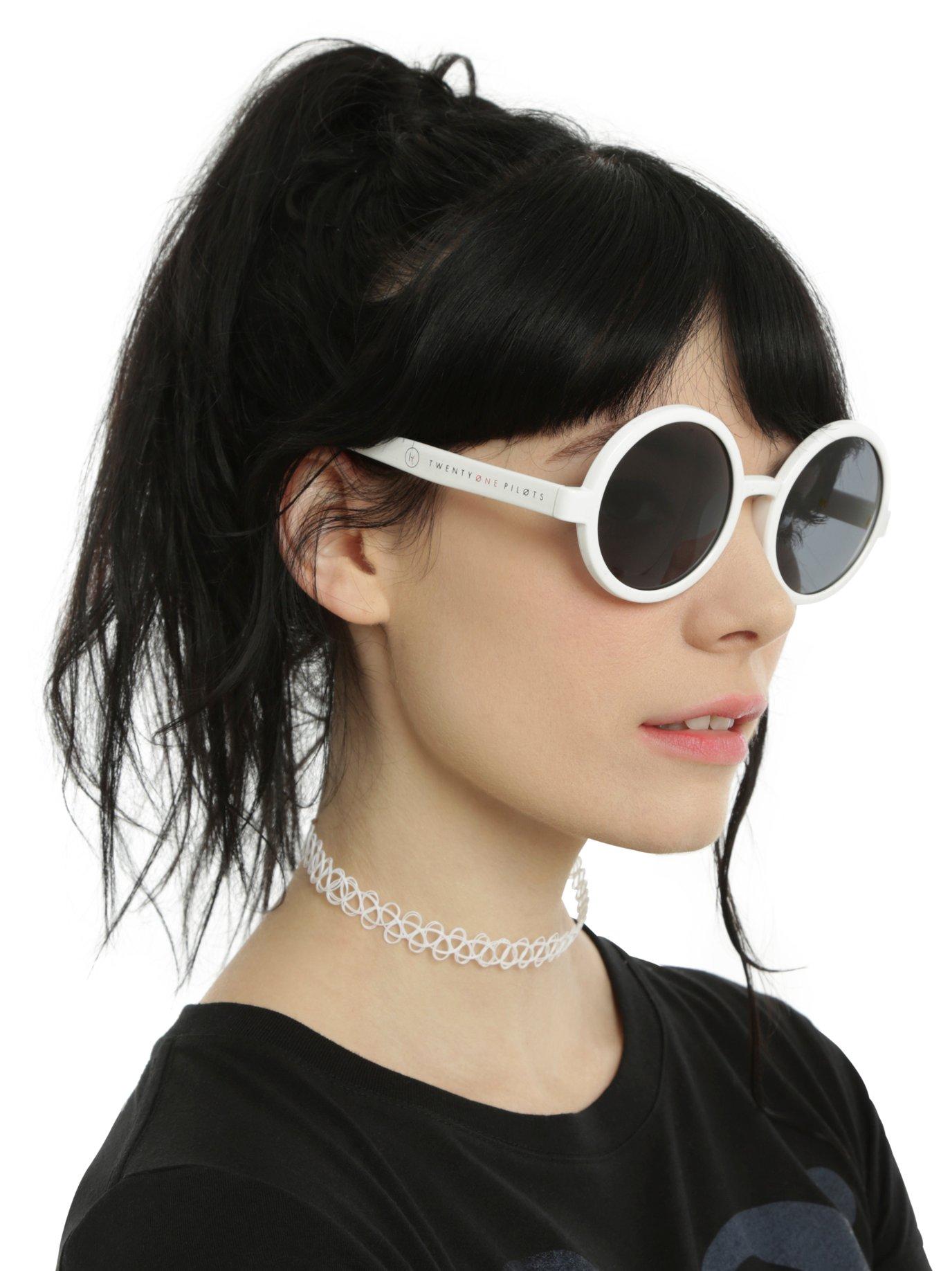 White best sale sunglasses round