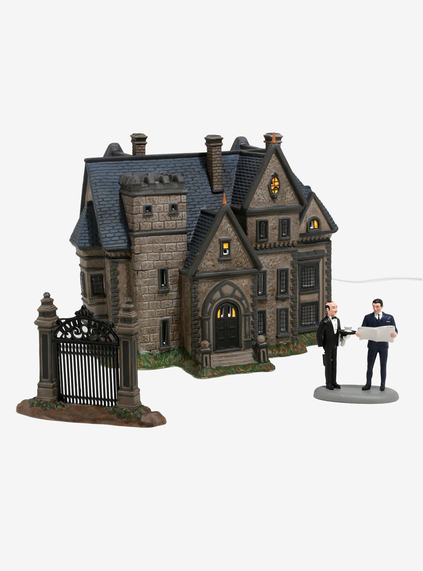 DC Comics Batman Wayne Manor & Gates Figurine Set | Hot Topic