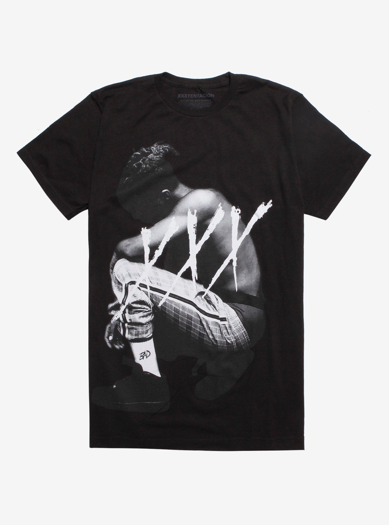 XXXTentacion Kneeling Photo T-Shirt | Hot Topic