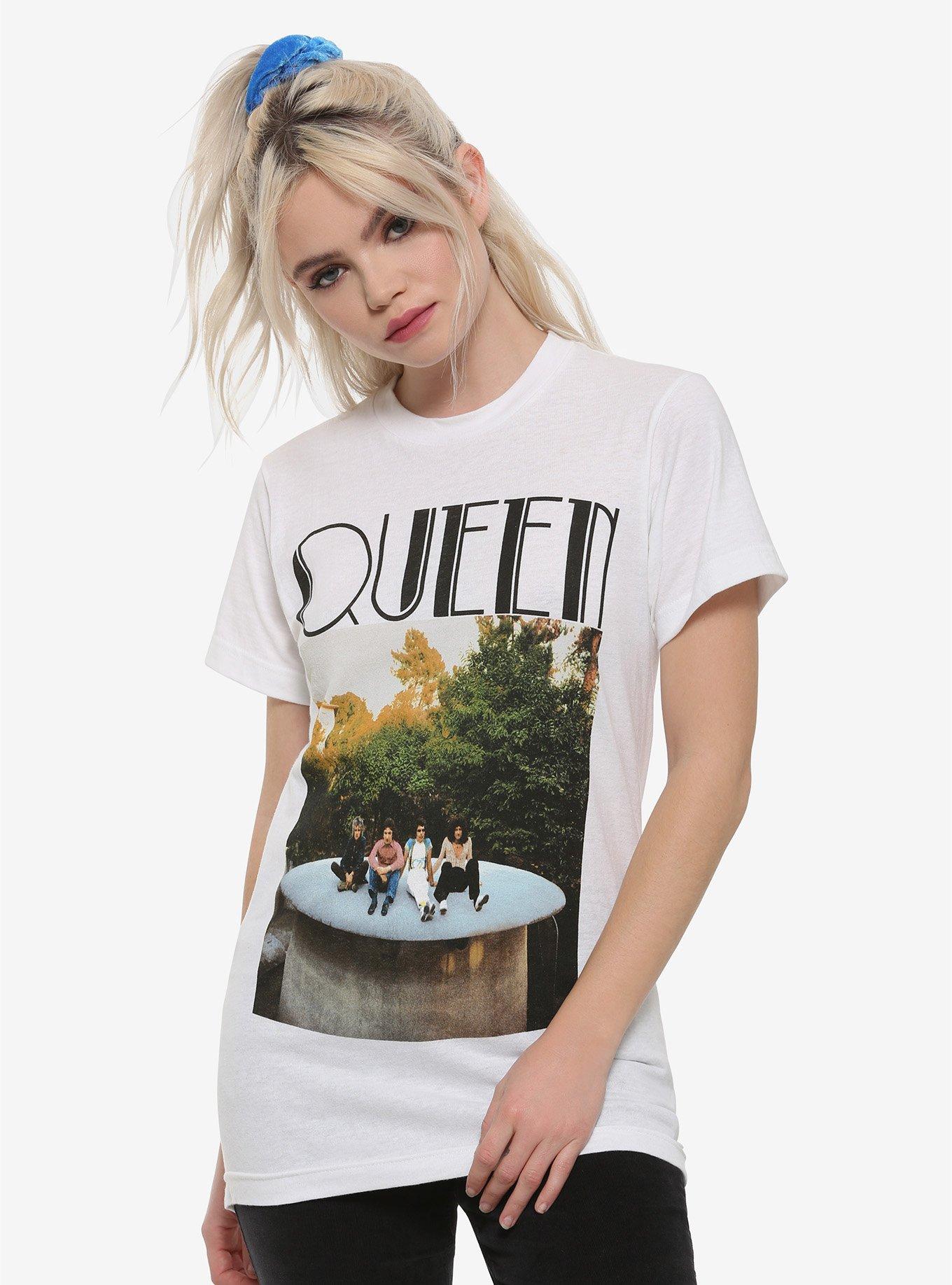 Queen Photo Sitting Girls T-Shirt | Hot Topic