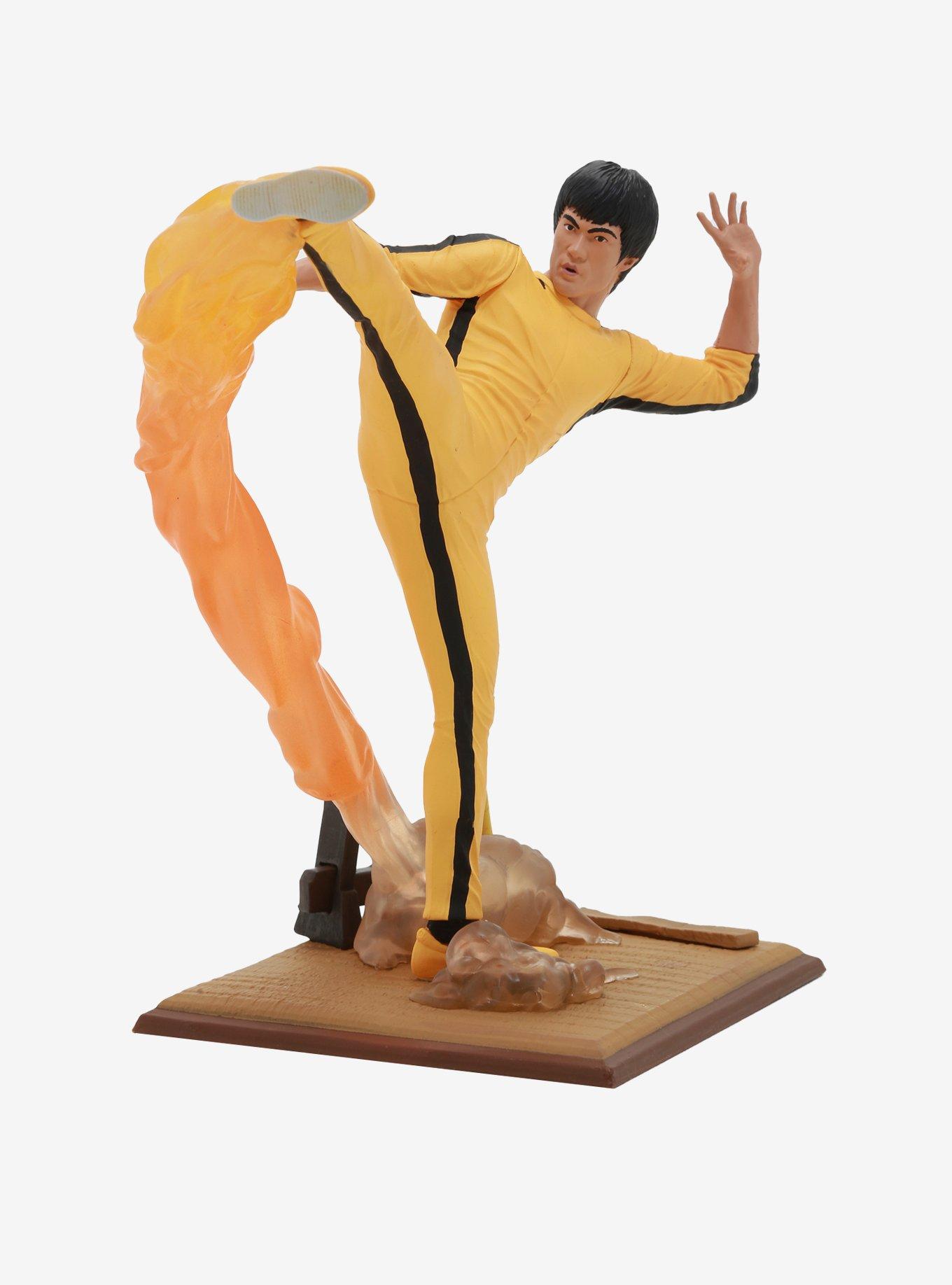 Diamond Select Toys Bruce Lee (Kicking) Gallery Figure, , hi-res